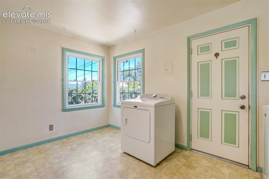 Image 11 of 35: Kitchen