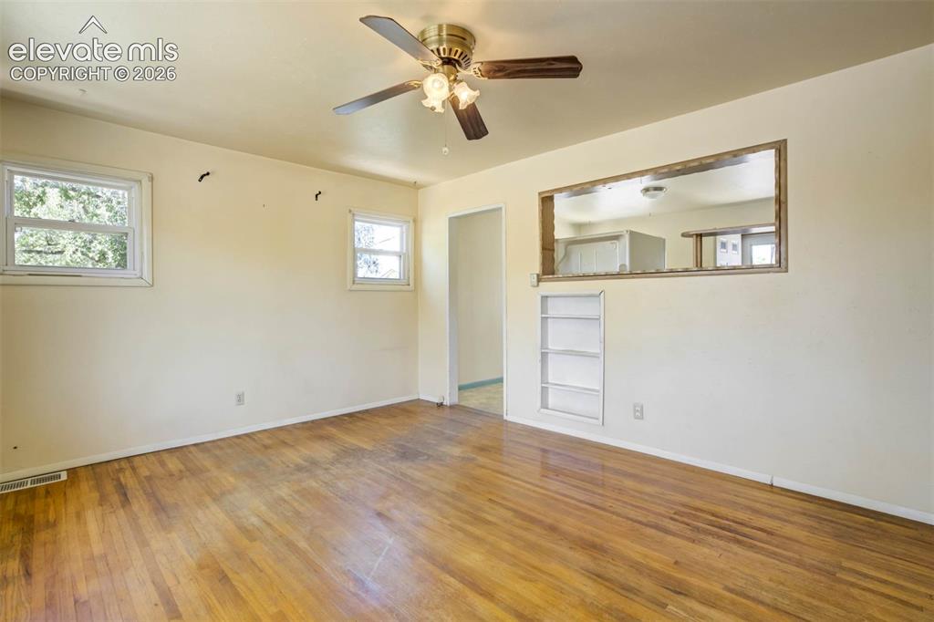 Image 4 of 35: Living Room