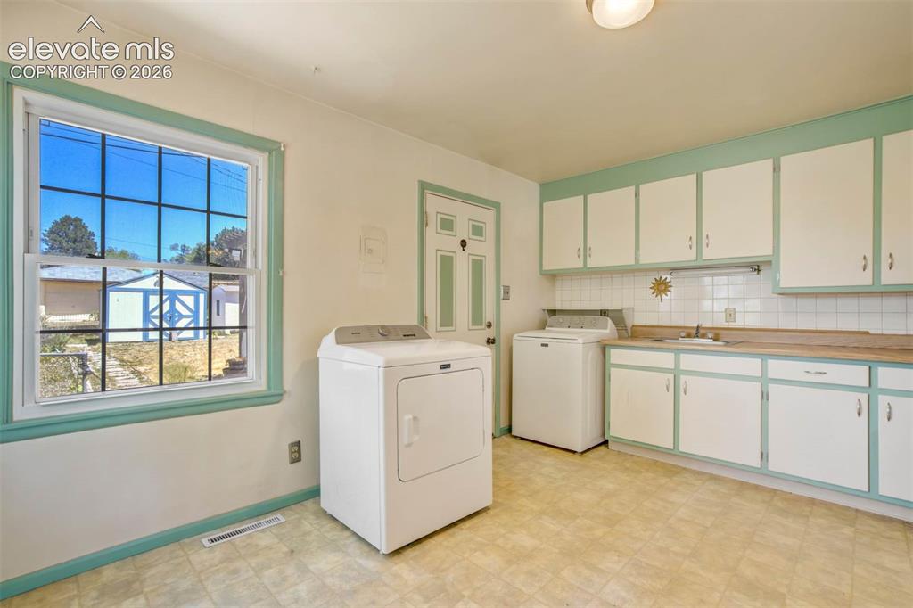 Image 8 of 35: Kitchen