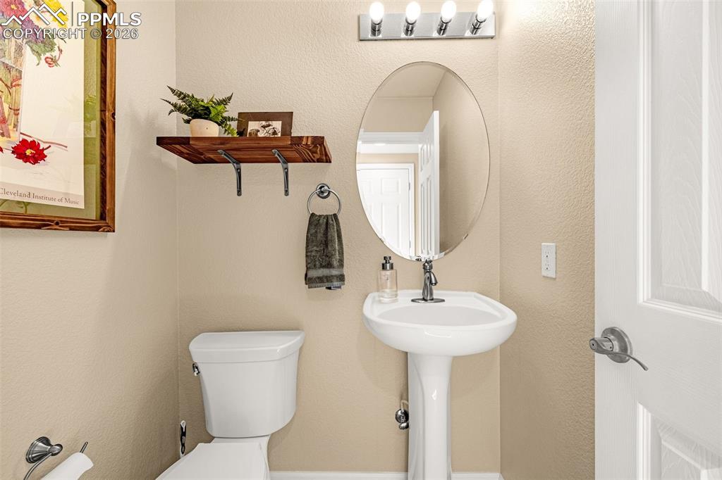 Image 18 of 48: Bathroom