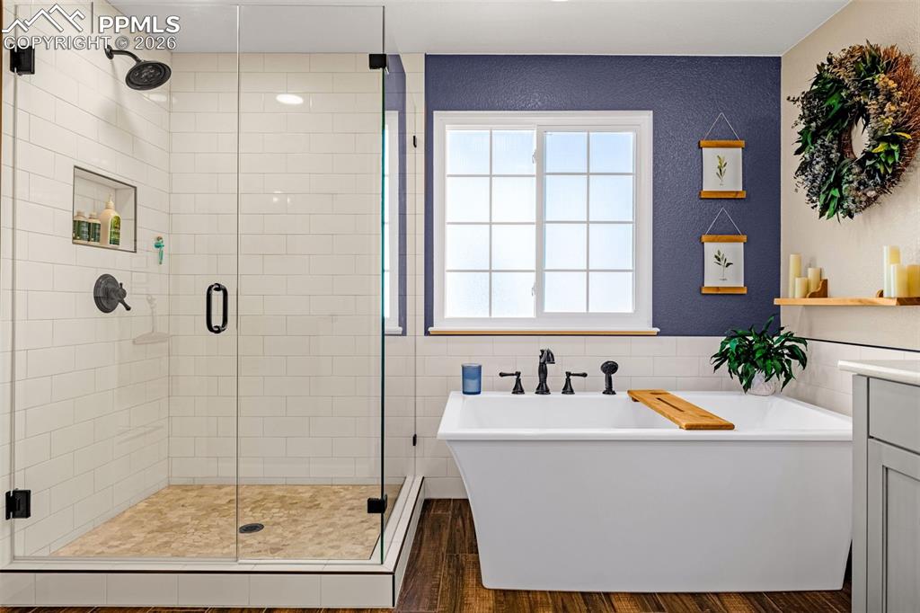 Image 25 of 48: Bathroom