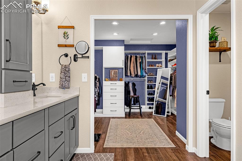 Image 27 of 48: Bathroom