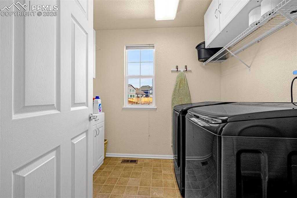 Image 33 of 48: Laundry