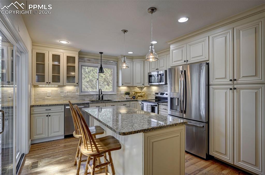 Image 10 of 43: Kitchen