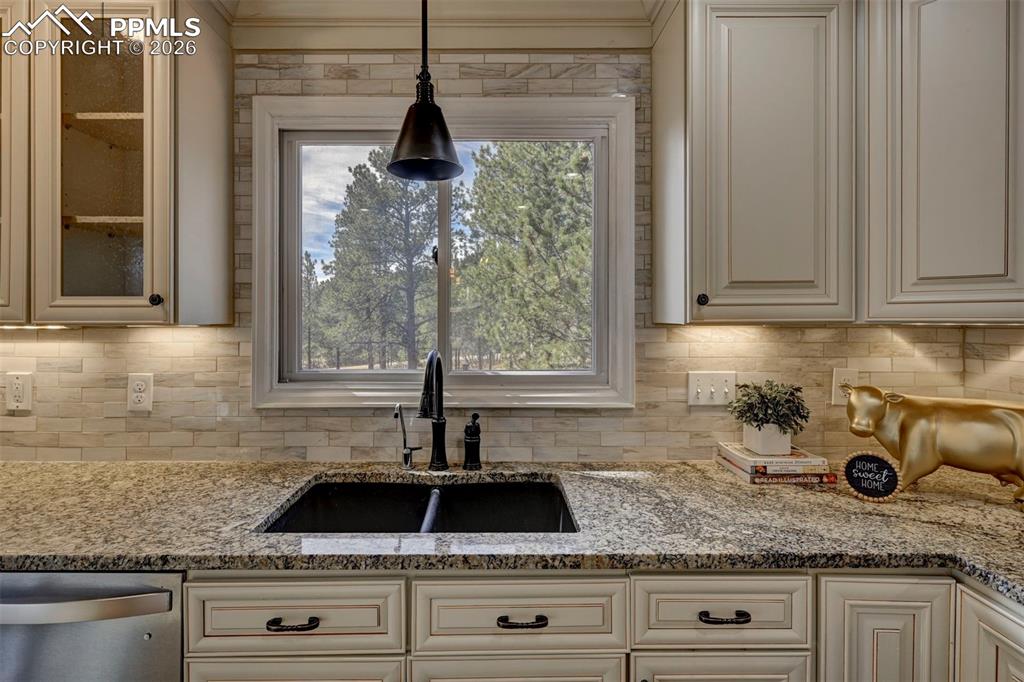 Image 11 of 43: Kitchen