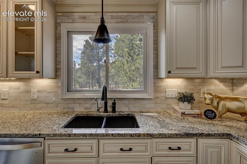 Image 11 of 43: Kitchen