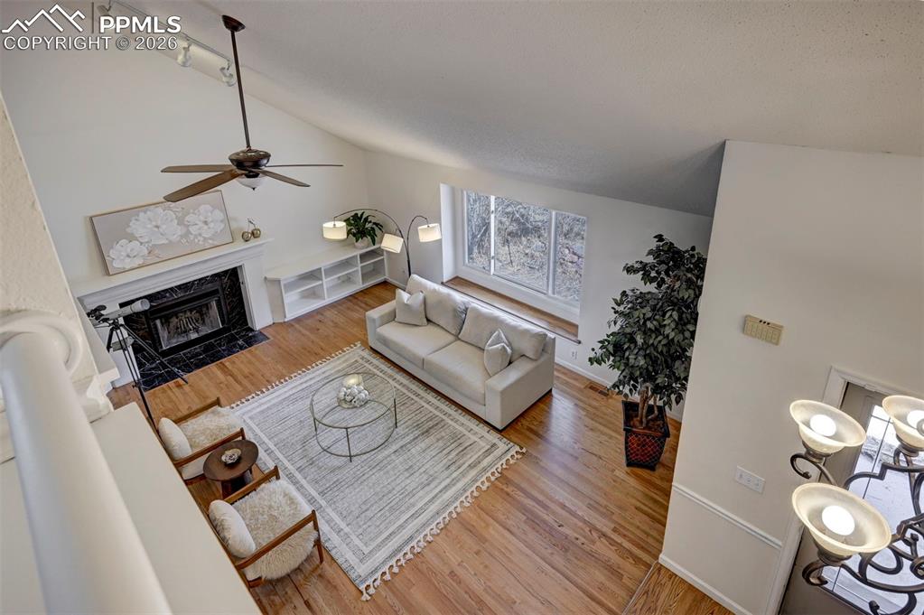 Image 19 of 43: Living Room