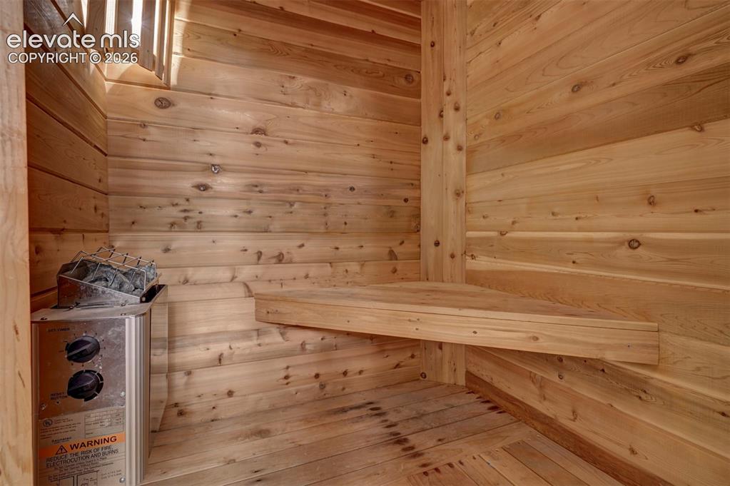 Image 32 of 43: Sauna