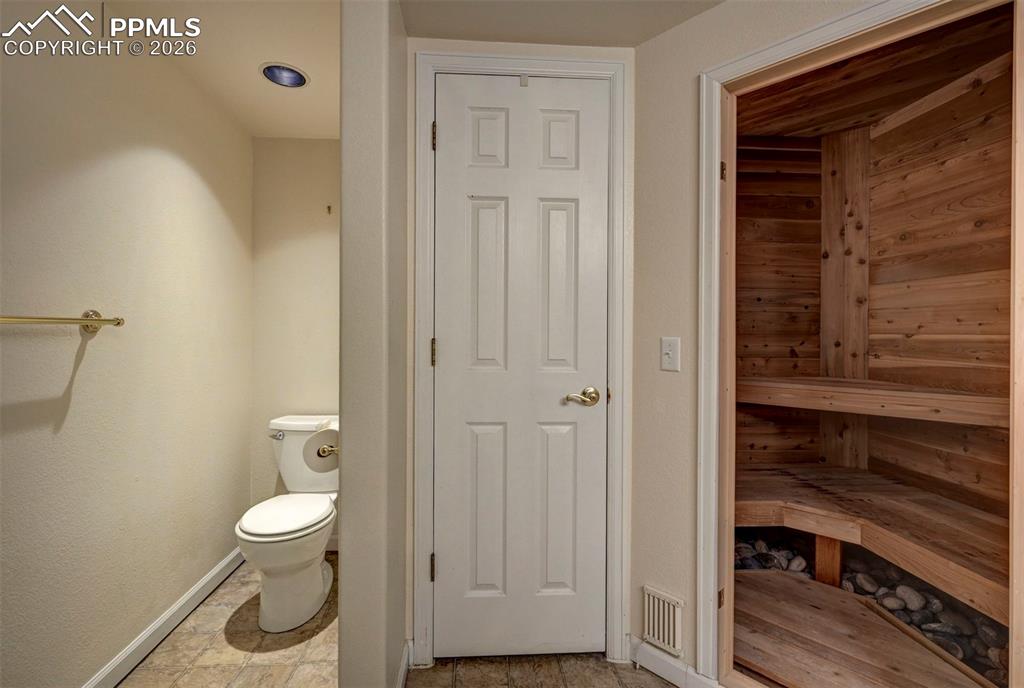 Image 33 of 43: Bathroom