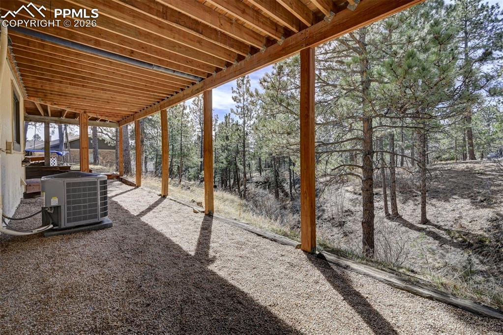 Image 36 of 43: Yard