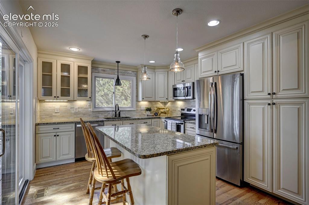 Image 4 of 43: Kitchen
