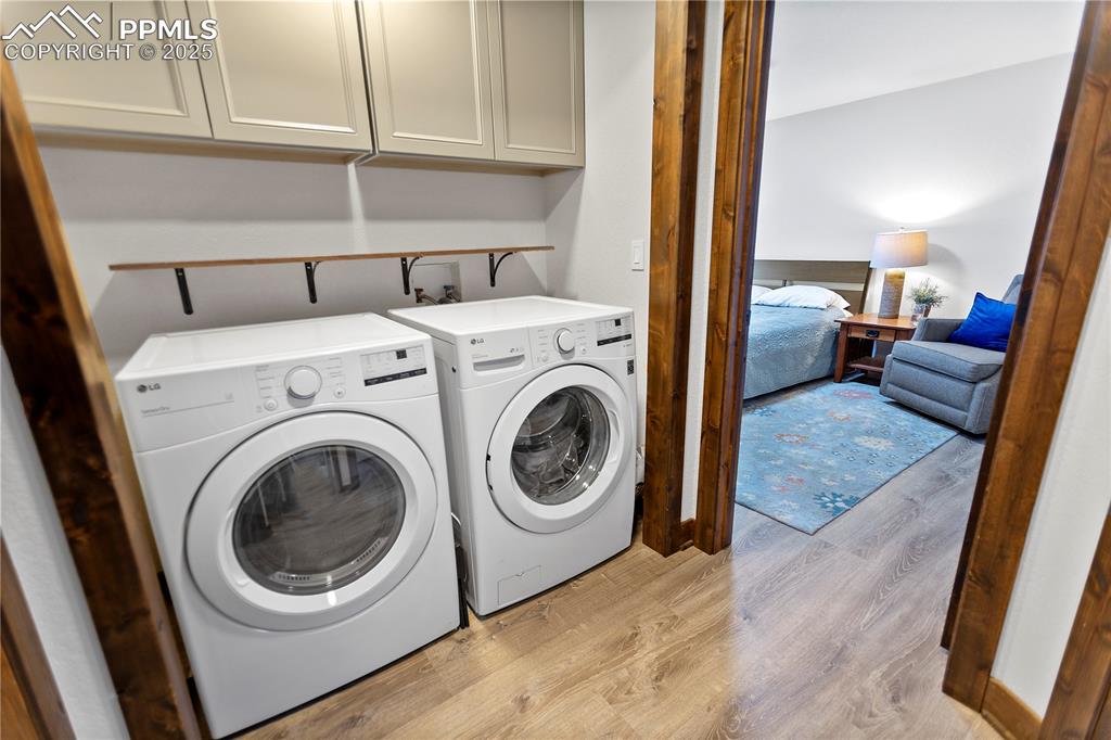 Image 17 of 39: Lower Level Laundry