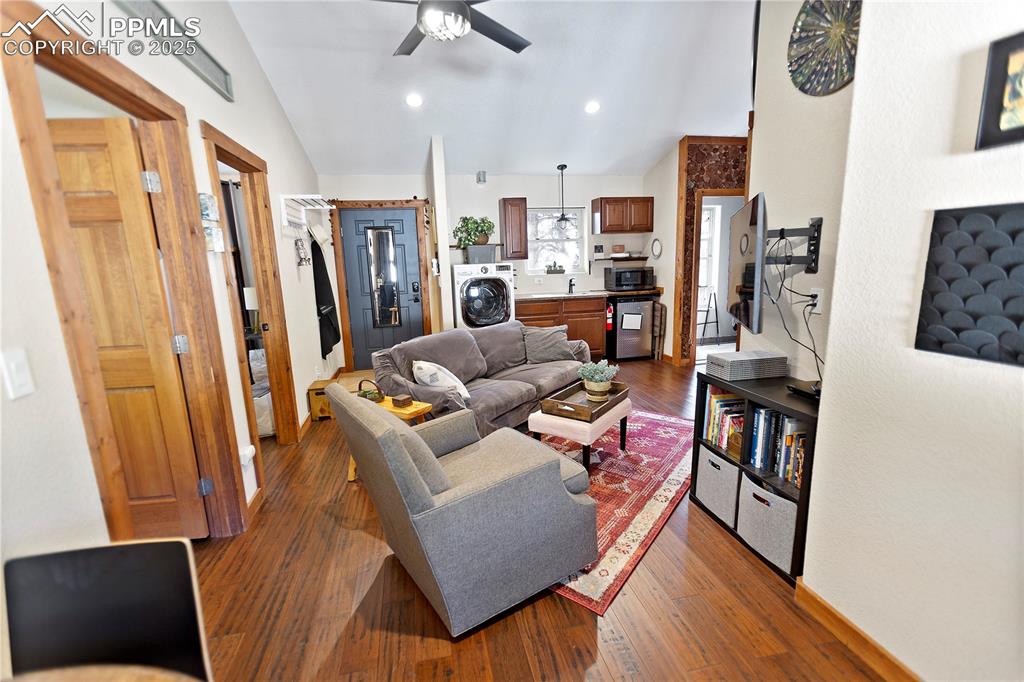 Image 18 of 39: Upper Level Living