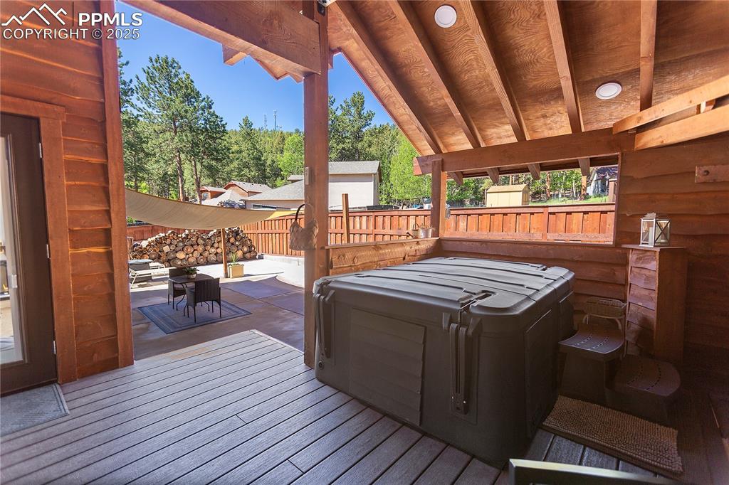 Image 26 of 39: Breezway & Hottub