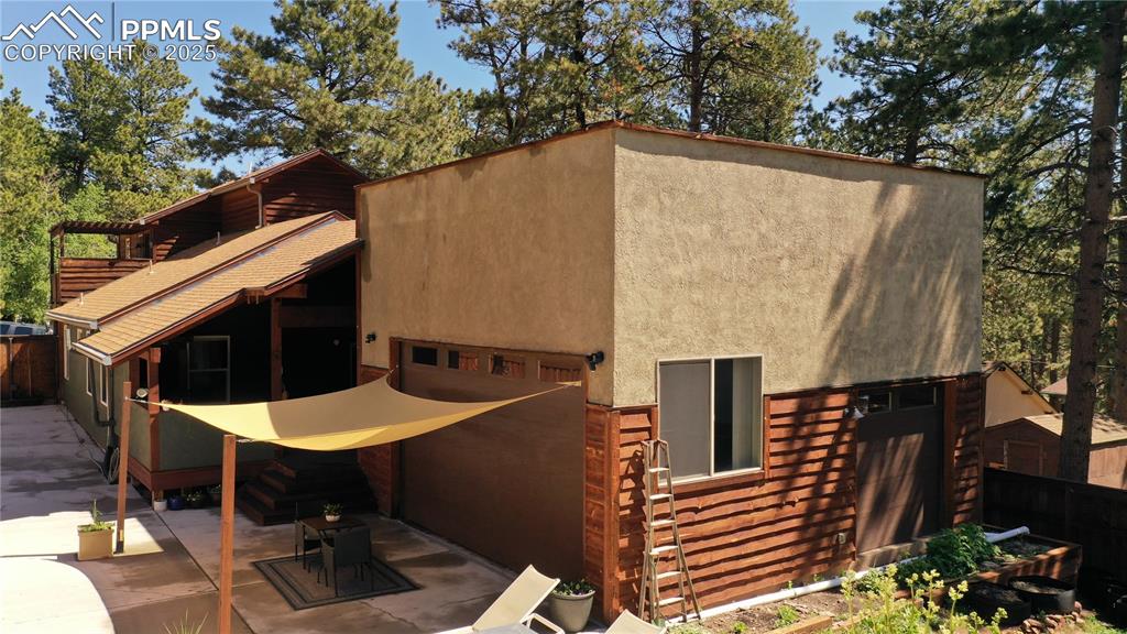 Image 31 of 39: Back of Structure