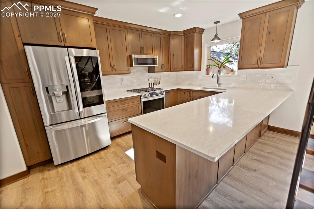 Image 6 of 39: Kitchen