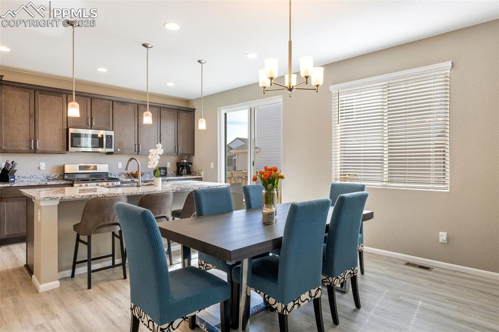 Image 13 of 49: Dining Area