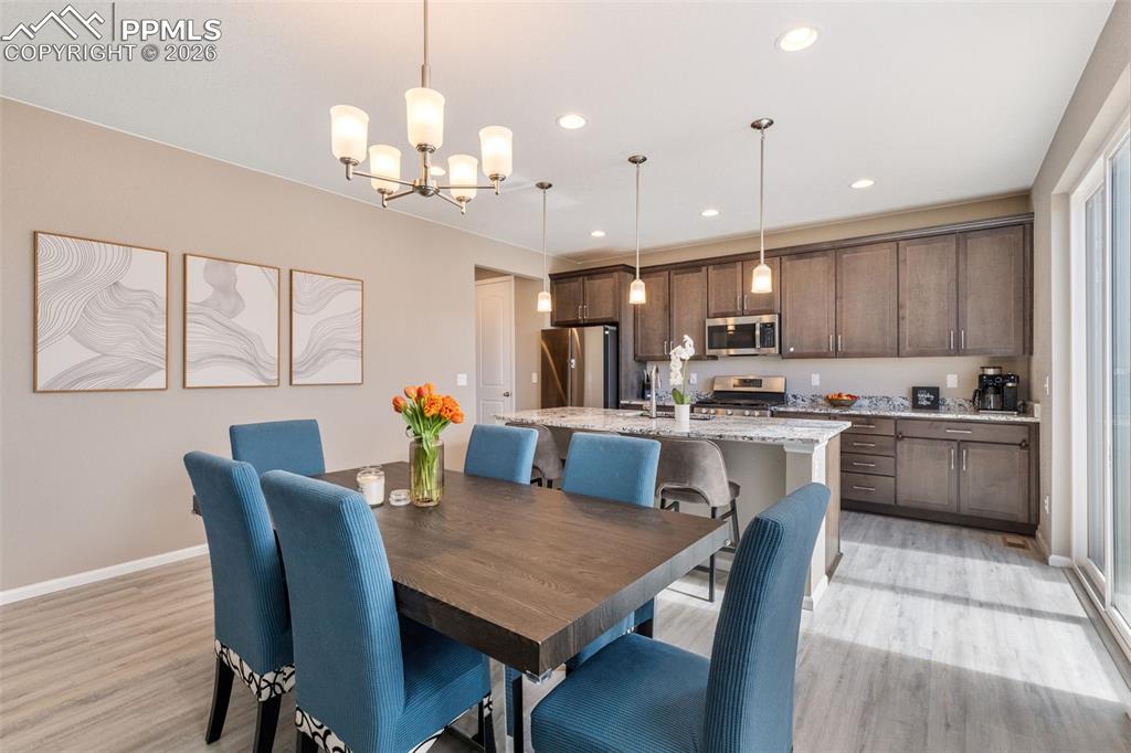 Image 14 of 49: Dining Area