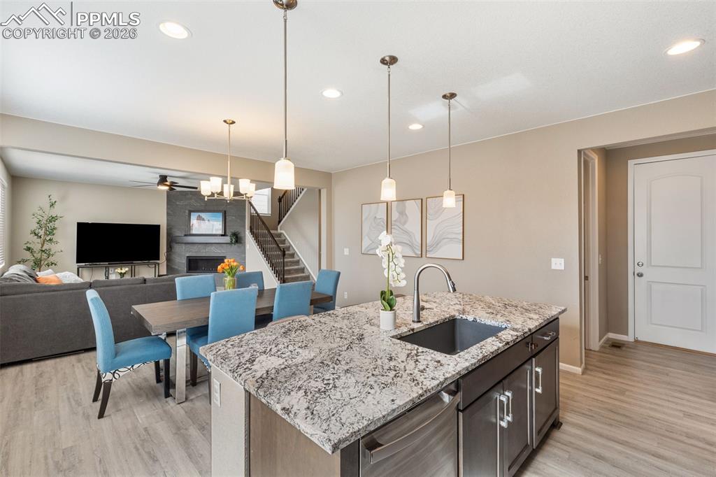 Image 17 of 49: Kitchen