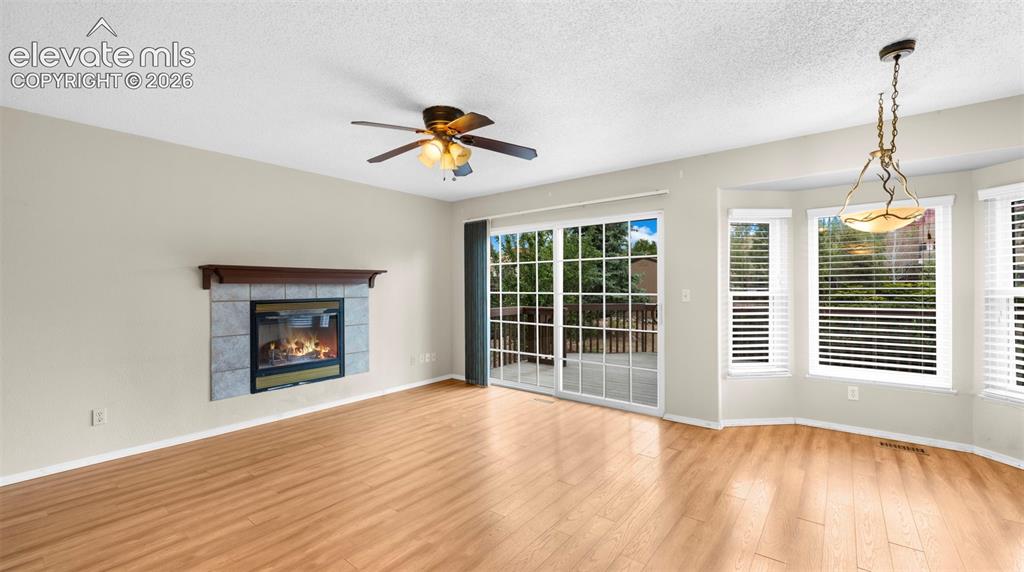 Image 11 of 41: Living Room