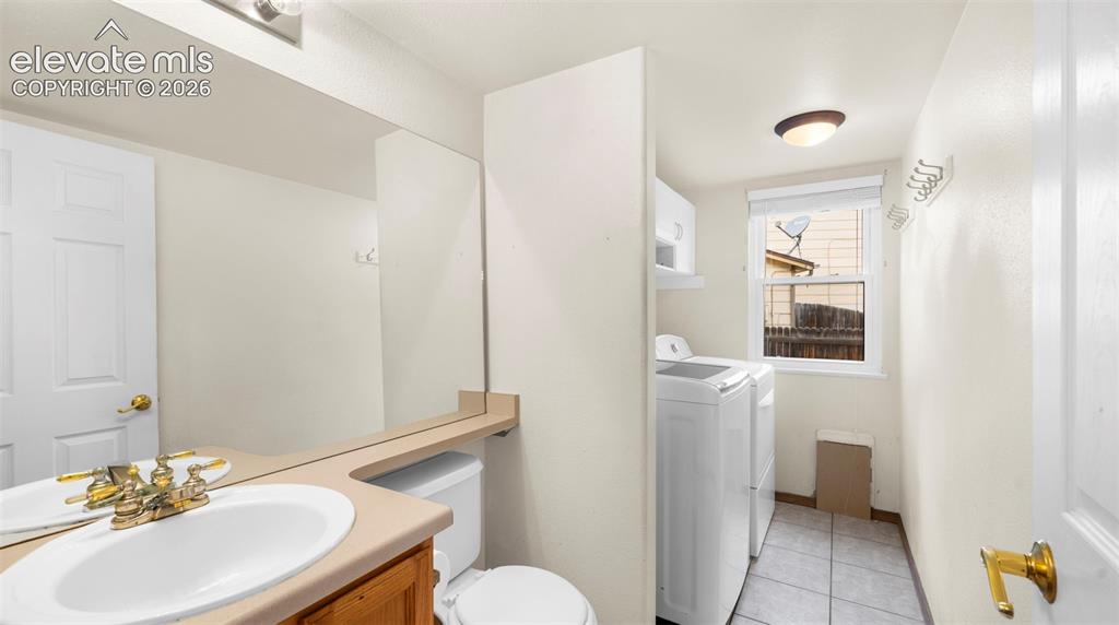 Image 15 of 41: Bathroom