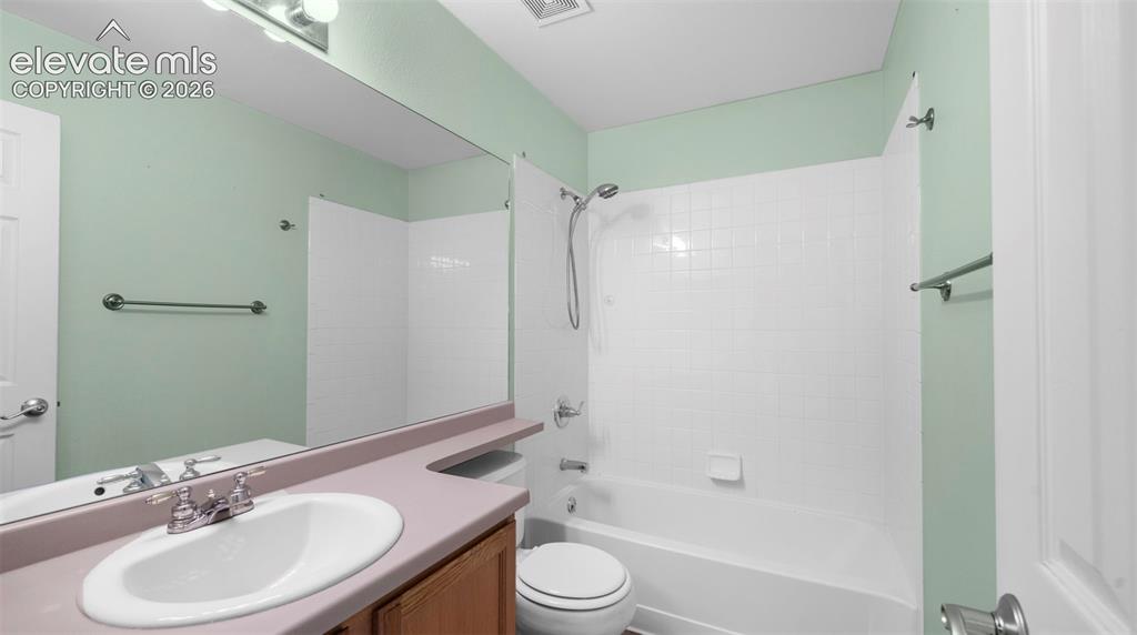 Image 21 of 41: Bathroom