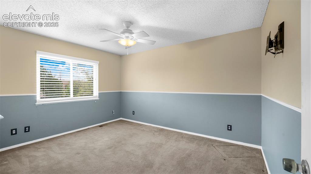 Image 23 of 41: Bedroom