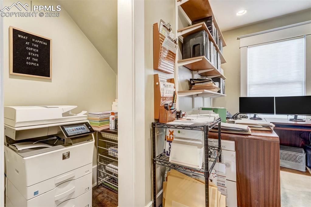 Image 11 of 50: Office