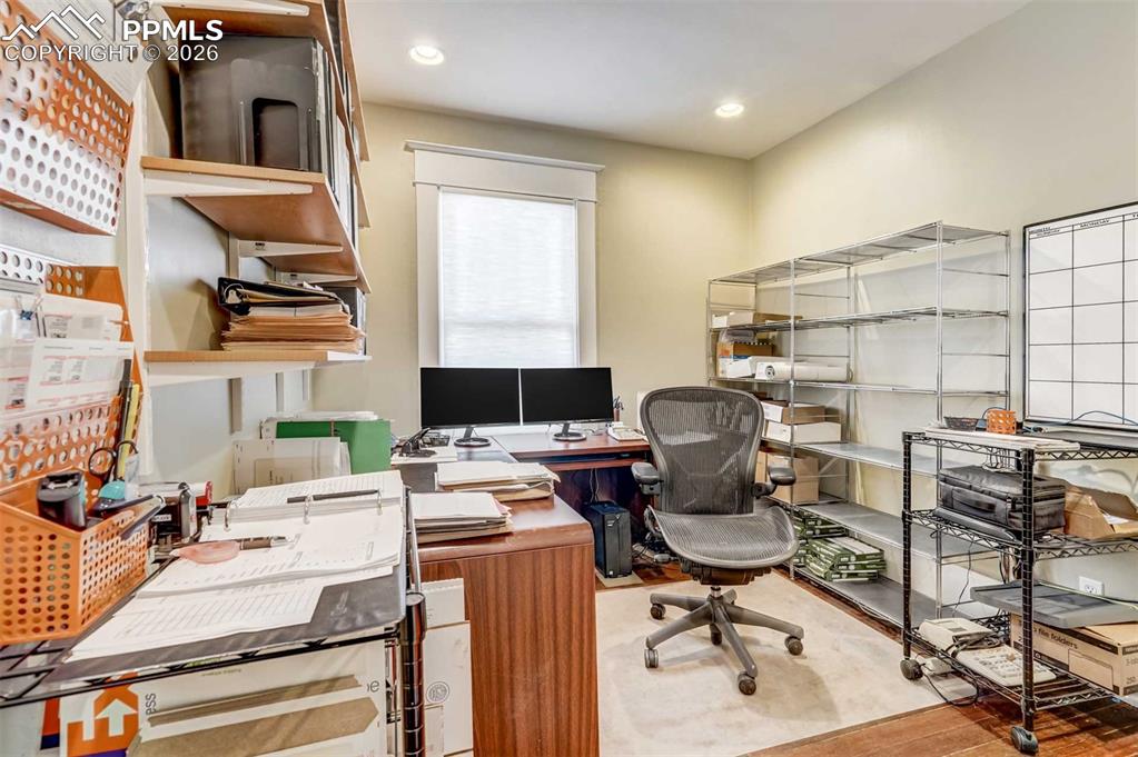 Image 12 of 50: Office