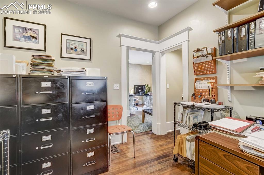 Image 13 of 50: Office