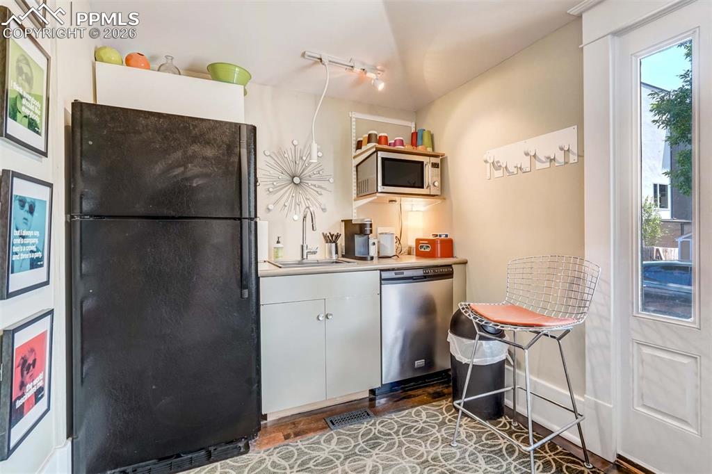 Image 27 of 50: Kitchen