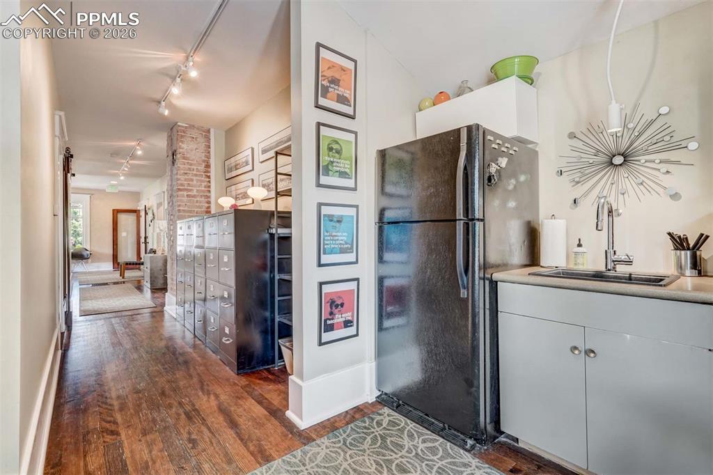 Image 28 of 50: Kitchen