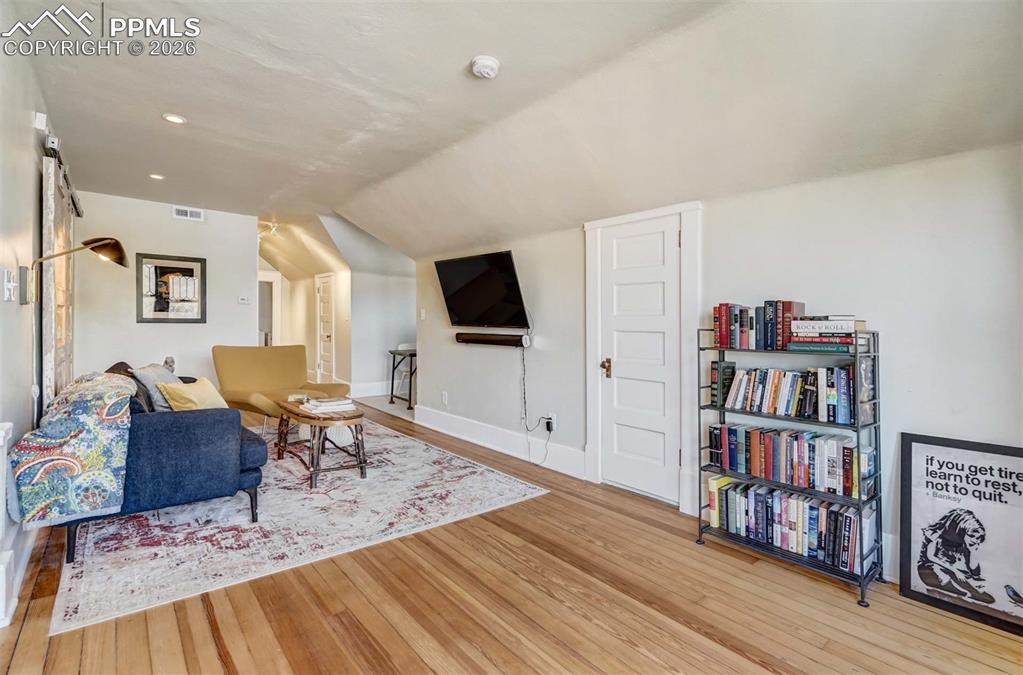 Image 30 of 50: Sitting Room