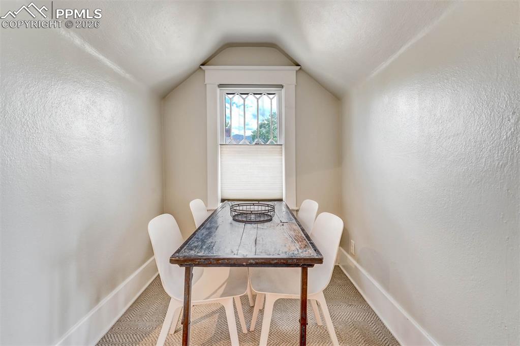 Image 36 of 50: Dining Area