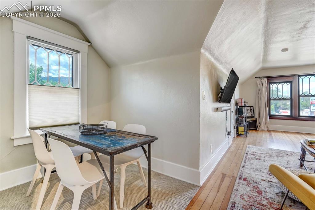 Image 37 of 50: Dining Area