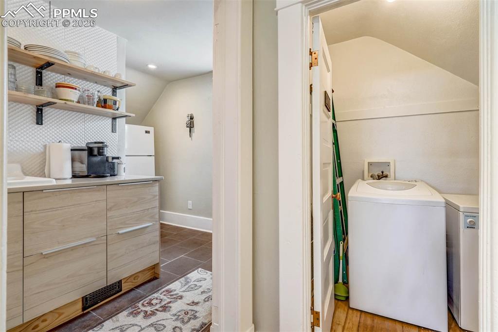 Image 38 of 50: Laundry