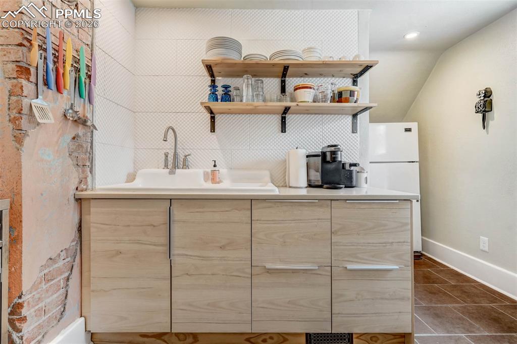 Image 39 of 50: Kitchen