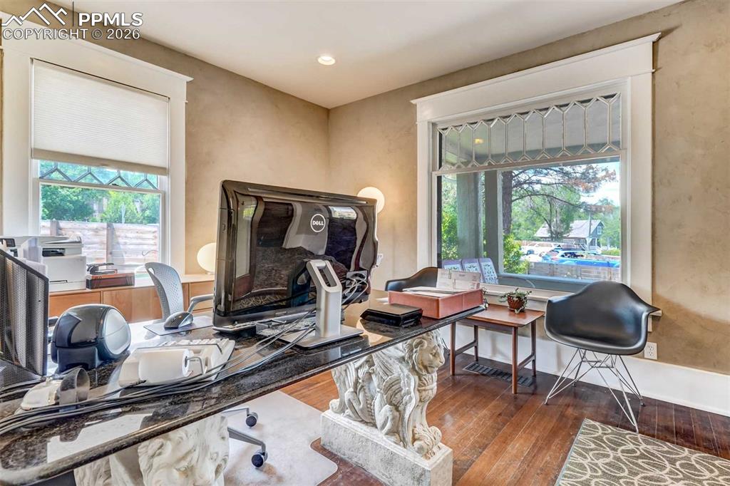 Image 9 of 50: Office