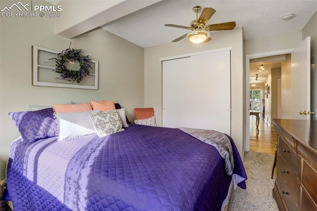 Image 19 of 50: Bedroom