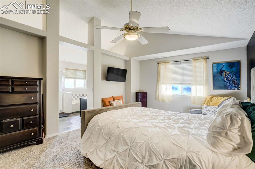 Image 27 of 50: Bedroom