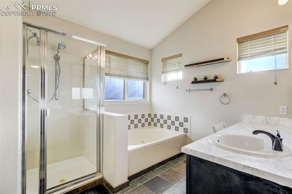 Image 30 of 50: Bathroom