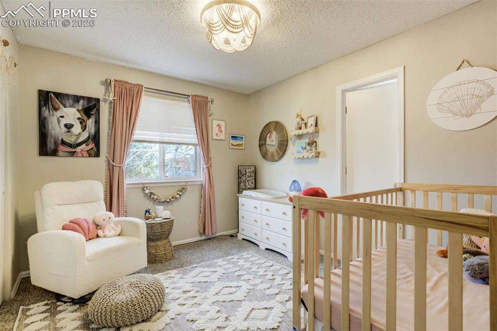 Image 35 of 50: Bedroom