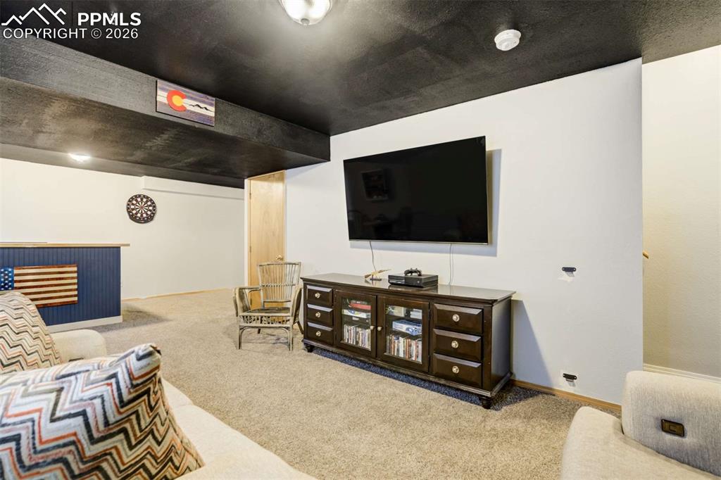 Image 41 of 50: Living Room