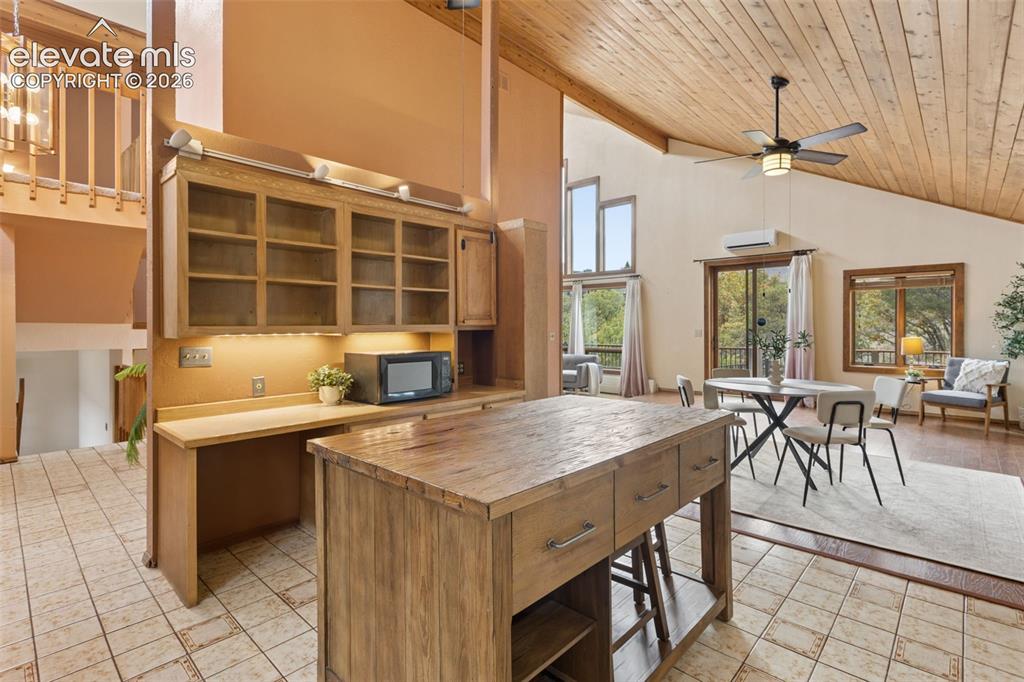Image 10 of 43: Kitchen