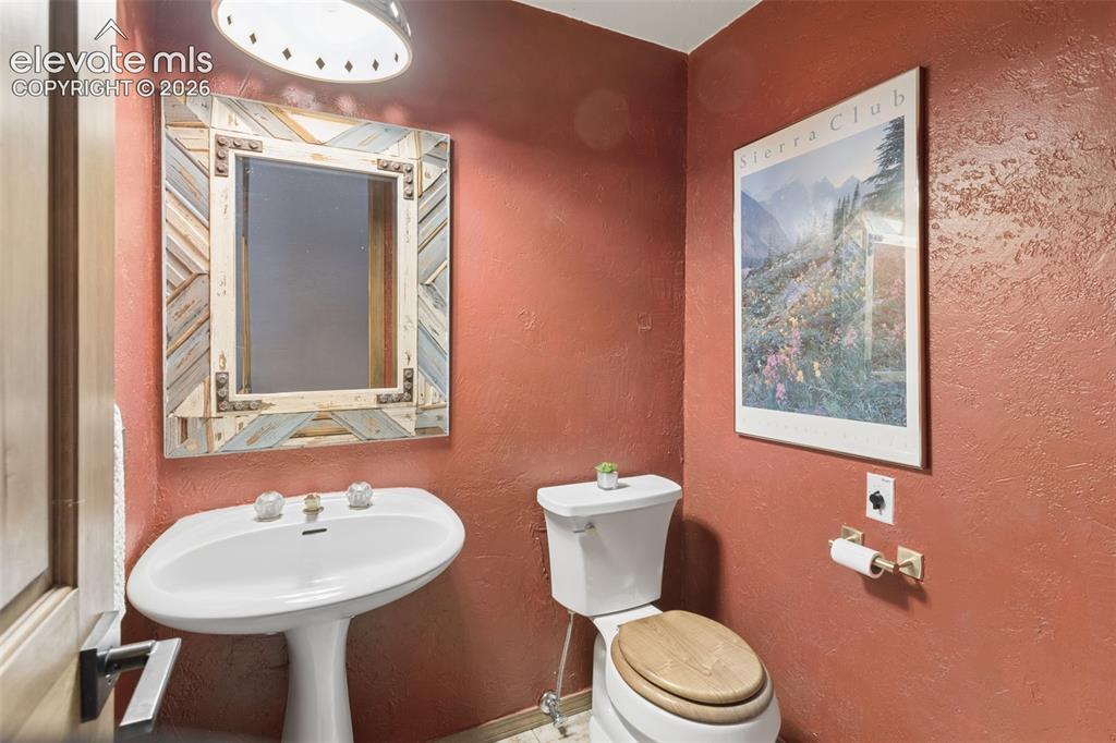 Image 14 of 43: Bathroom