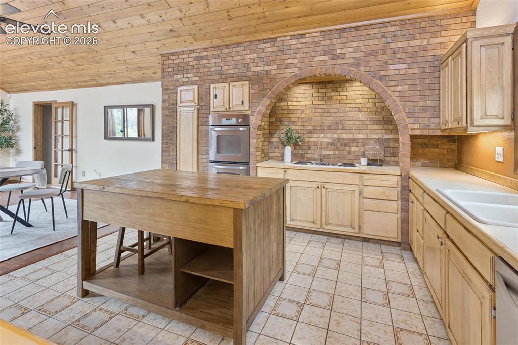 Image 7 of 43: Kitchen
