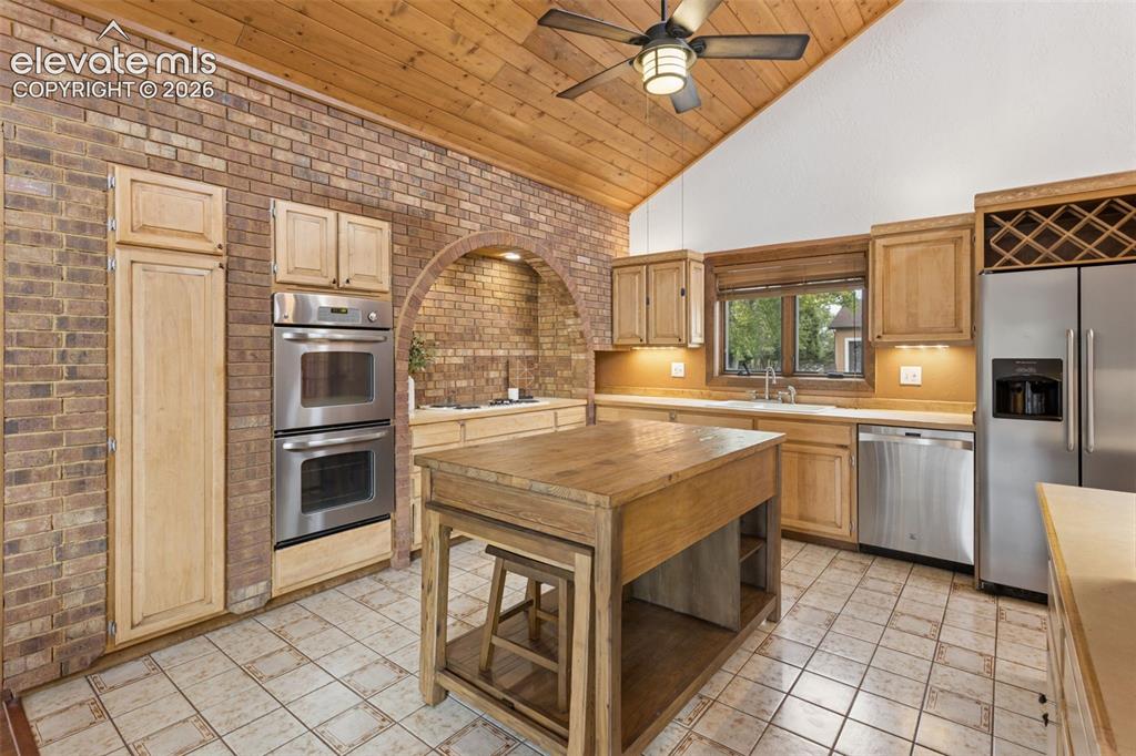 Image 8 of 43: Kitchen