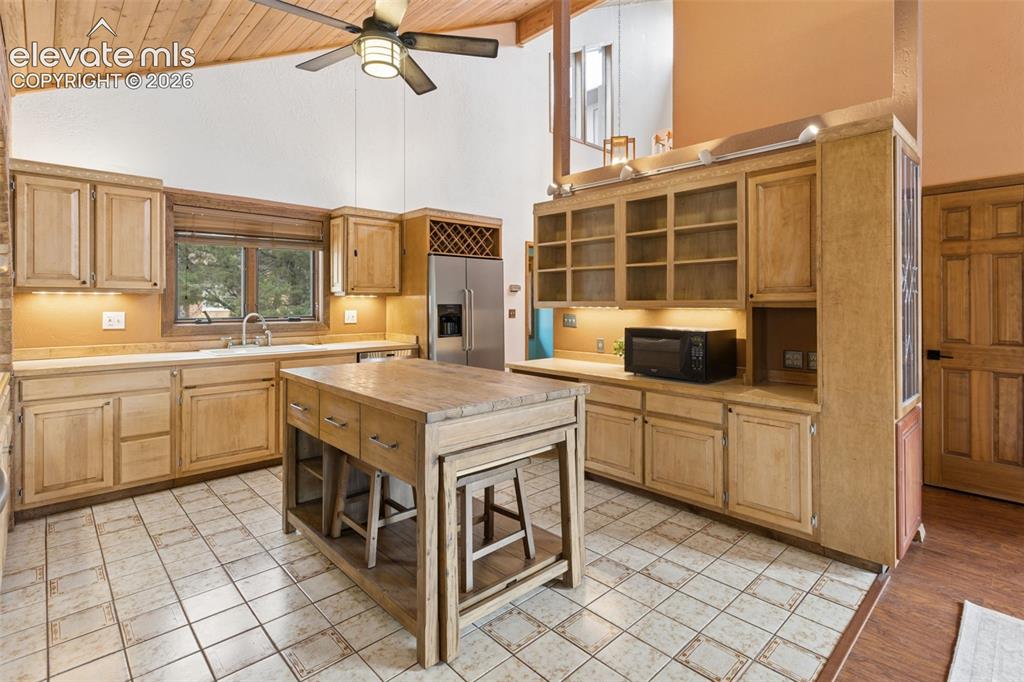 Image 9 of 43: Kitchen