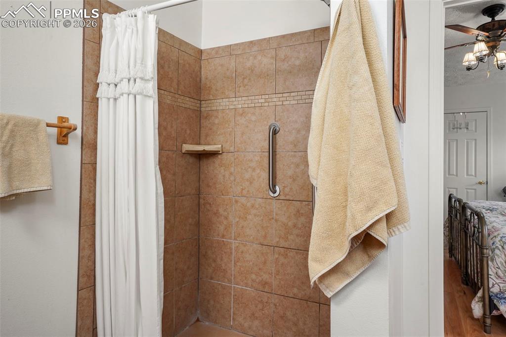 Image 14 of 35: Bedroom