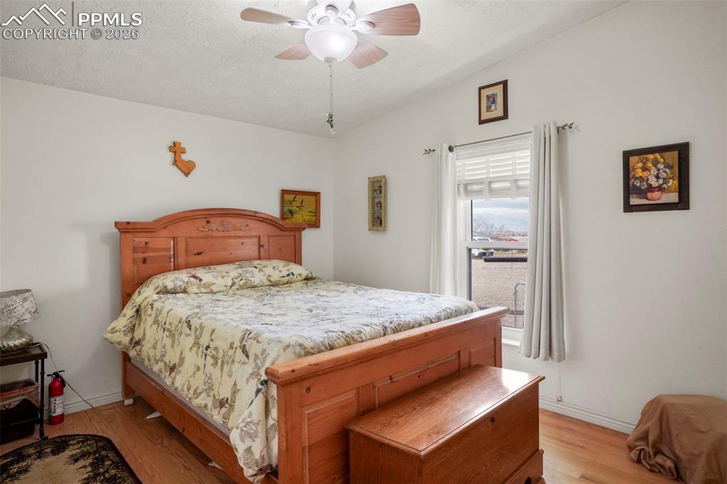 Image 15 of 35: Bedroom